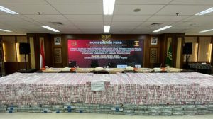 kejagung-pamerkan-uang-rp288-miliar-hasil-sitaan-kasus-tppu-duta-palmaa