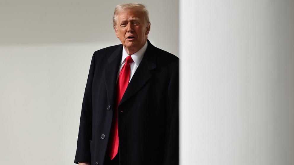 Trump Tawarkan Pengunduran Diri Pekerja Intelijen dan Keamanan Nasional