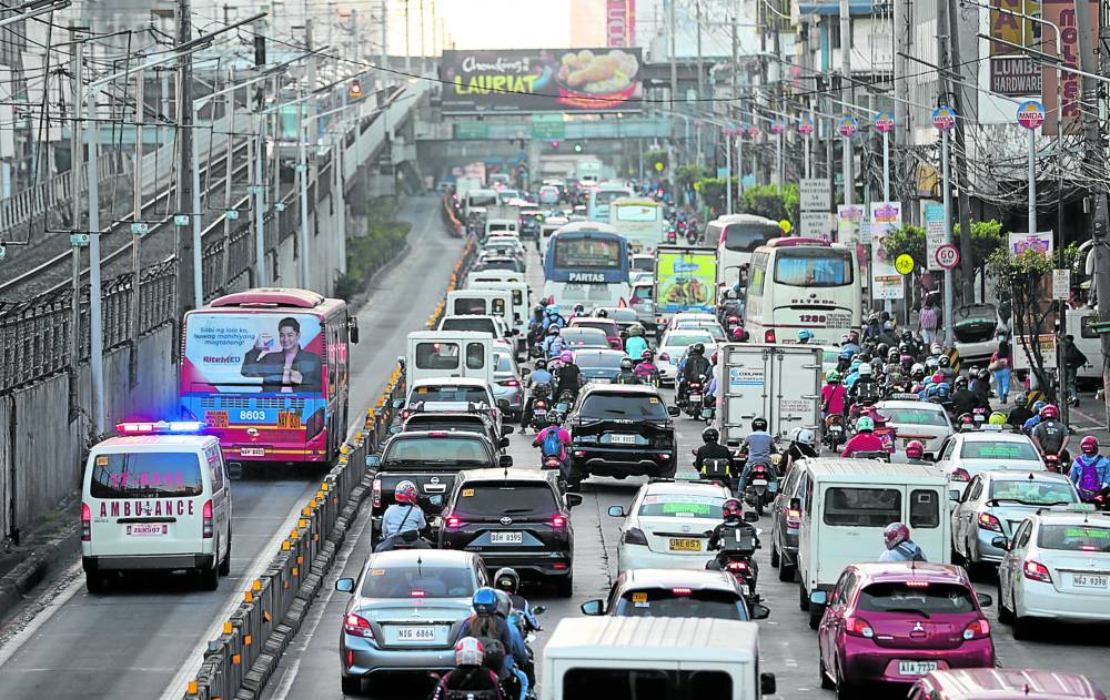 DOTr ke NLEX Bebaskan Biaya Tol di Tengah Kemacetan Lalu Lintas