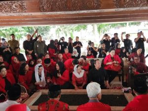 megawati-peringati-hari-lahir-bung-karno-dengan-ziarah-khidmat-di-blitar