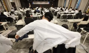 Ribuan Dokter Magang / Kesiden Protes Peningkatan Kuota Mahasiswa Kedokteran