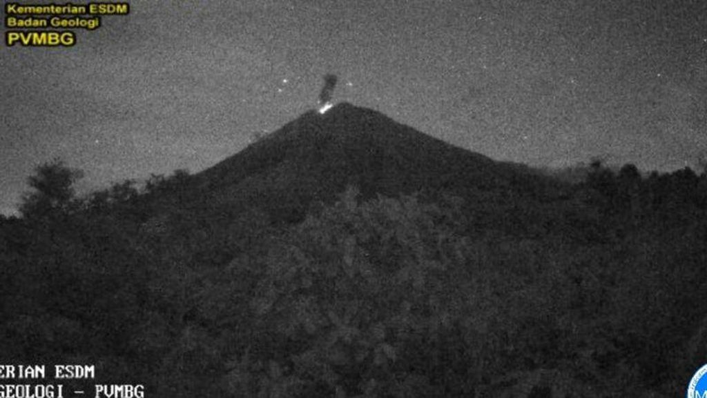 Gunung Semeru Meletus, Abu Terbang 1,2 Km ke Langit